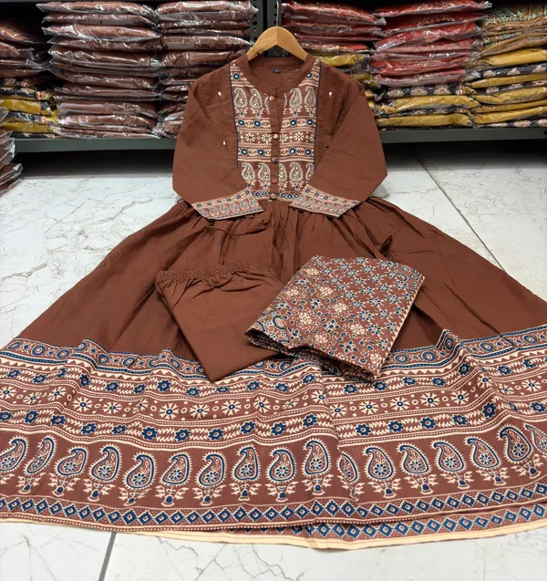 Women's_Premium_Cotton_Flared_Kurta_Pant_&_Printed_Malmal_Dupatta_Set