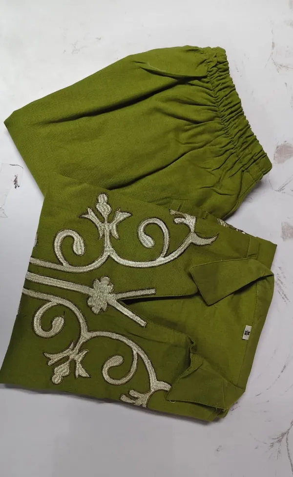 Women_Stylish_Cotton_Flex_Co-Ord_Set_with_Thread_Embroidery_Kurta_and_Pants