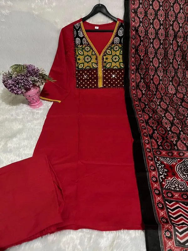 Women_Printed_Cotton_Kurta_Pant_Dupatta_Set