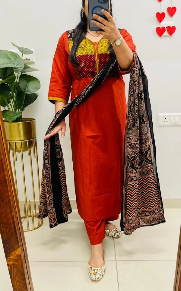 Women_Printed_Cotton_Kurta_Pant_Dupatta_Set