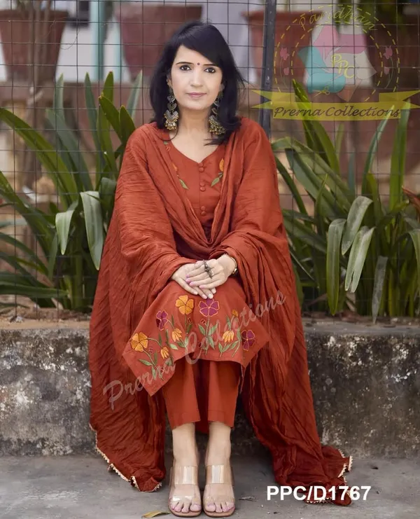 Graceful_Embroidered_Cotton_Kurta_Set_with_Gotta-Laced_Dupatta_and_Straight_Pants_—_chic_Three-Piece_Ensemble_for_Festive_and_Everyday_Style