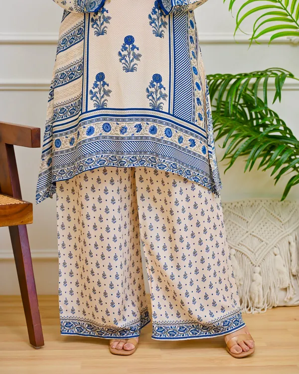 Women's_Ivory_Blue_Pure_Crepe_Floral_Printed_Co-Ord_Set_with_Inner