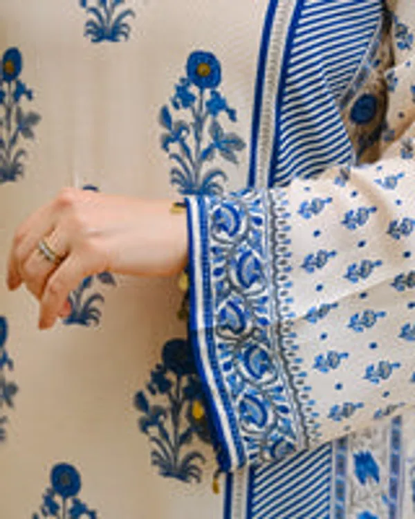 Women's_Ivory_Blue_Pure_Crepe_Floral_Printed_Co-Ord_Set_with_Inner