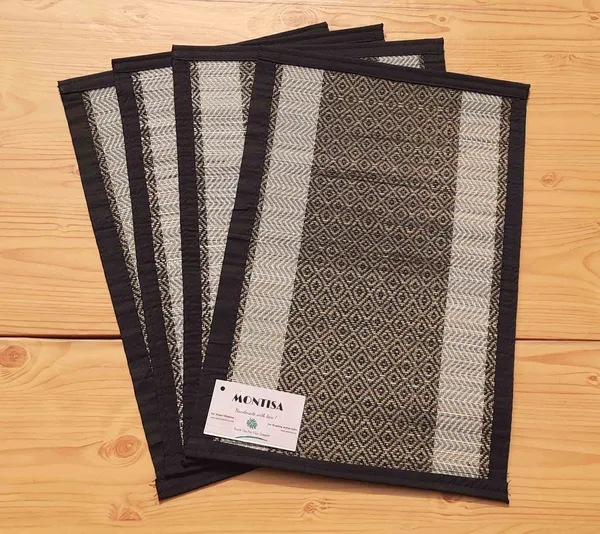 Pack_Of_4_Table_Mat_With_Runner_And_4_Coasters_|_Foldable_Handwoven_Organic_|Made_With_Madurkathi
