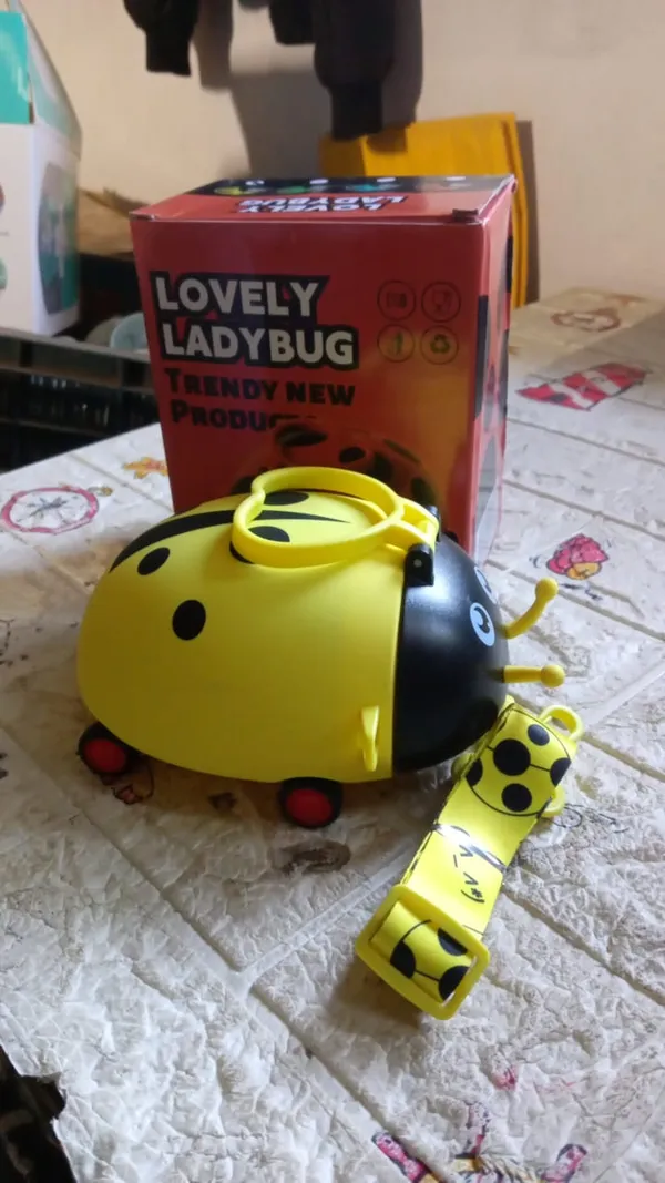 Multicolor_Cute_Plastic_Bug_Shape_Water_Bottle_With_Adjustable_Shoulder_Strap_For_Kids_(1_Pc)