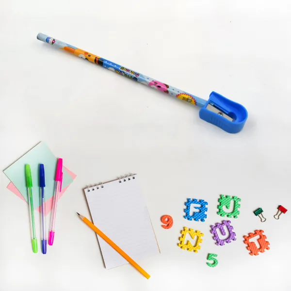 Multicolor_Stationery_Kit_For_Kids_(2_Pencil,_1_Scale,_1_Notebook,1_Sharpener,_1_Eraser_&_With_Zip_Bag)_(6_Pcs)