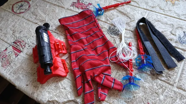 Multicolor_Web_Shooter_Toy_For_Kids