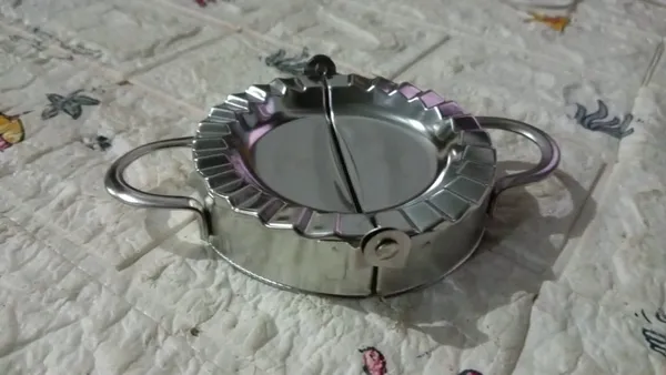 Multicolor_Stainless_Steel_Dumpling_Maker_(1_Pc)
