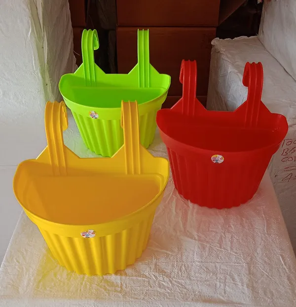 Multicolor_Hanging_Plastic_Planters_Orchid_Railing_(1_Pc_)