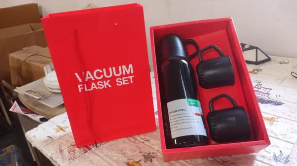 Multicolor_Stainless_Steel_Vacuum_Flask_Set_With_3_Cup_(Approx_500Ml)