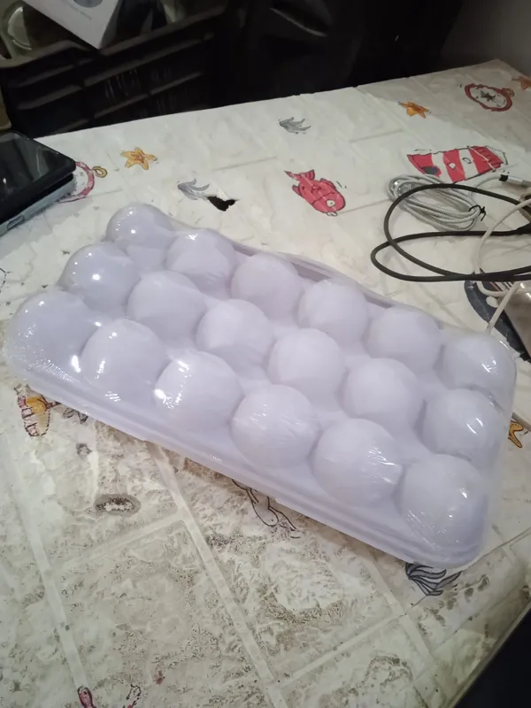 Multicolor_18_Grid_Shock-Proof_Egg_Container_With_Buckle