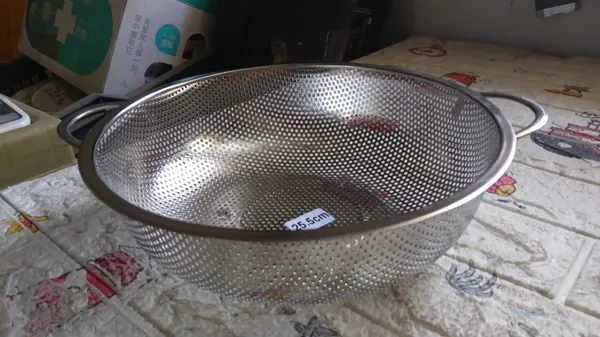 Silver_Stainless_Steel_Large_Metal_Mesh_Colander_With_Handle