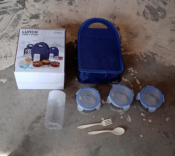 Multicolor_3_Stainless_Steel_Containers_With_Plastic_Lid_Lunch_Box_|_Spoon_&_Fork_|_Plastic_Bottle_|_Insulated_Fabric_Bag_|_Leak_Proof_|_Microwave_Safe_(6_Pcs)
