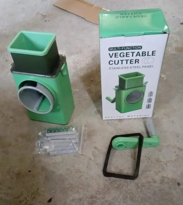 Multicolor_Stainless_Steel_Vegetable_Chopper_With_6_Blades