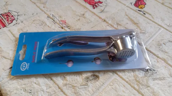 Multicolor_Lightweight_Aluminum_Garlic_Press_(1_Pc)
