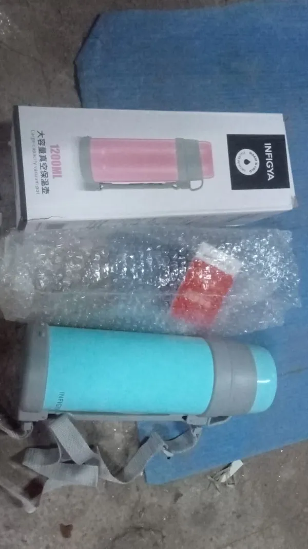 Multicolor_Stainless_Steel_Double-Wall_Vacuum_Insulated_Water_Bottle_(1200_Ml)