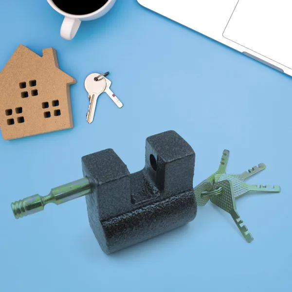 Black_Brass_Core_And_Thickened_Spray_Iron_Door_Lock_With_5_Pc_Keys_(63_Mm_)