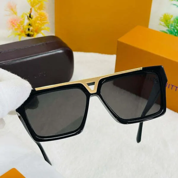 Black_Polycarbonate_Rectangular_Full-Frame_Sunglasses_For_Men_And_Women