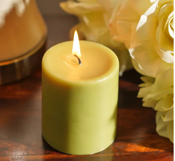 Green_Lemon_Grass_Scented_Paraffin_Wax_Pillar_Candles_For_Meditation,_Spa