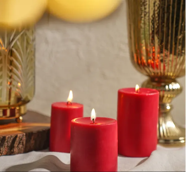 Red_Rose_Scented_Paraffin_Wax_Pillar_Candles_For_Meditation,_Spa