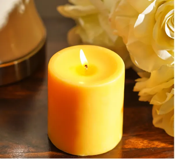 Yellow_Sandalwood_Scented_Paraffin_Wax_Pillar_Candles_For_Meditation,_Spa