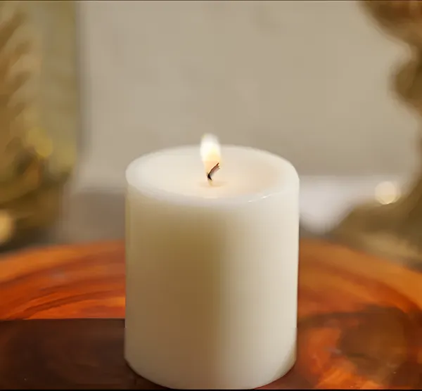 White_Lavender_Scented_Paraffin_Wax_Pillar_Candles_For_Meditation,_Spa