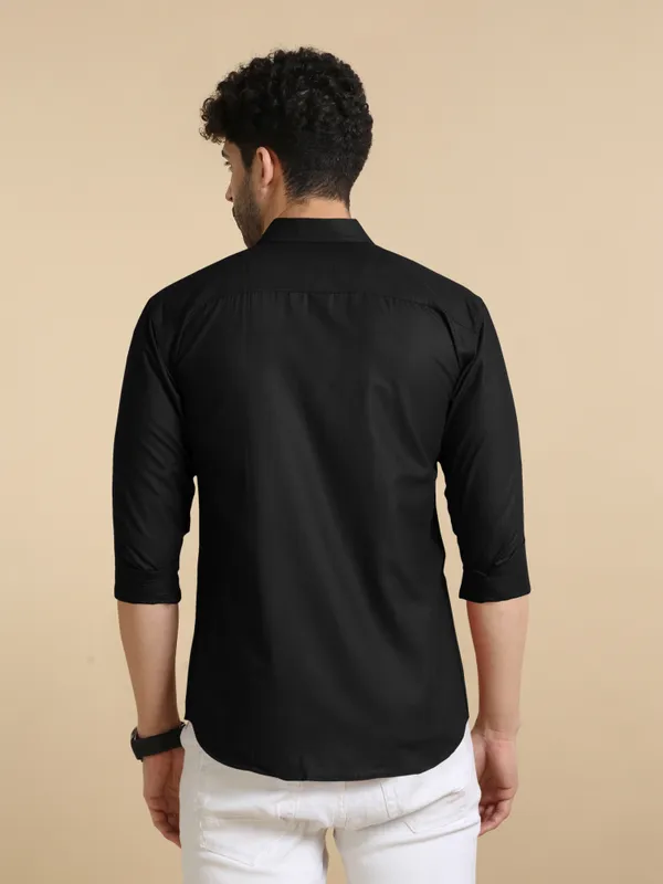 Black_Cotton_Blend_Regular_Fit_Full_Sleeve_Solid_Long_Shirt_For_Men