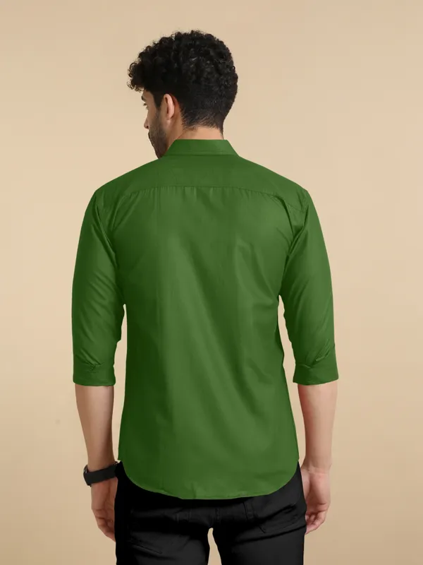 Green_Cotton_Blend_Regular_Fit_Full_Sleeve_Solid_Long_Shirt_For_Men