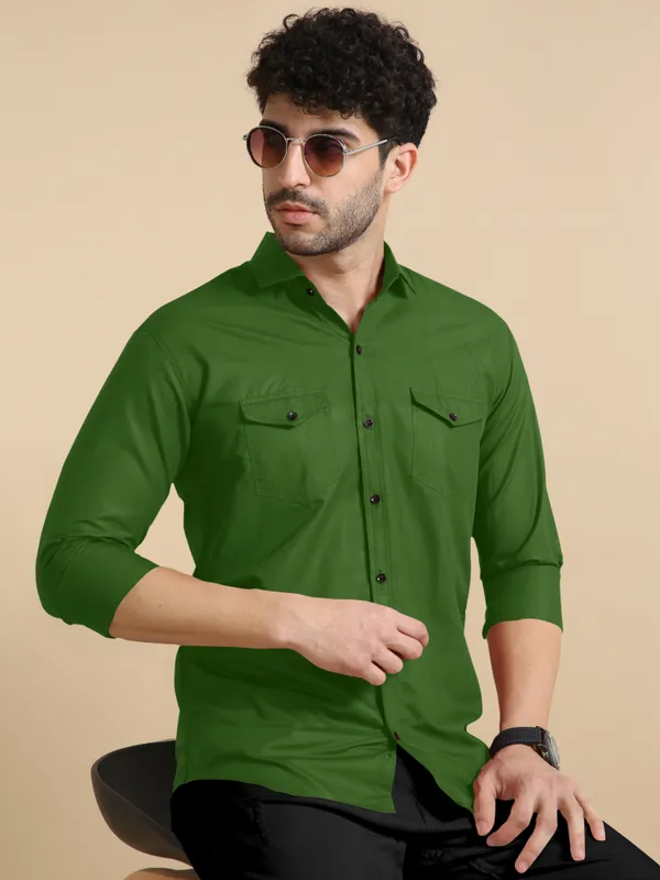 Green_Cotton_Blend_Regular_Fit_Full_Sleeve_Solid_Long_Shirt_For_Men