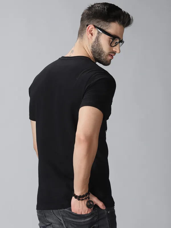 Black_Pure_Cotton_Typography_Round_Neck_Loose_Fit_Half_Sleeve_T-Shirt_For_Men
