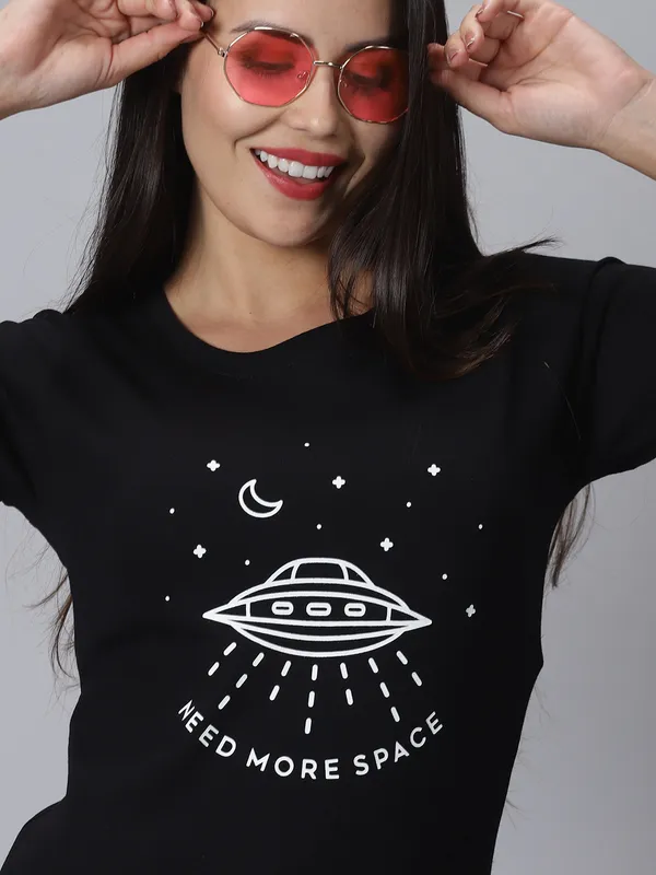 Black_Pure_Cotton_Printed_Round_Neck_Slim_Fit_Half_Sleeve_T-Shirt_For_Women