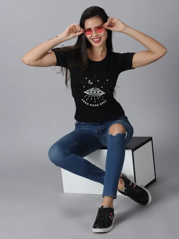 Black_Pure_Cotton_Printed_Round_Neck_Slim_Fit_Half_Sleeve_T-Shirt_For_Women
