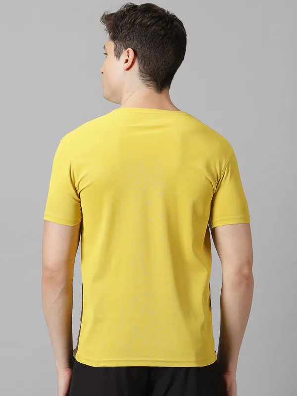 Yellow_&_Green_Polyester_Colorblock_Round_Neck_Slim_Fit_Short_Sleeve_T-Shirt_For_Men