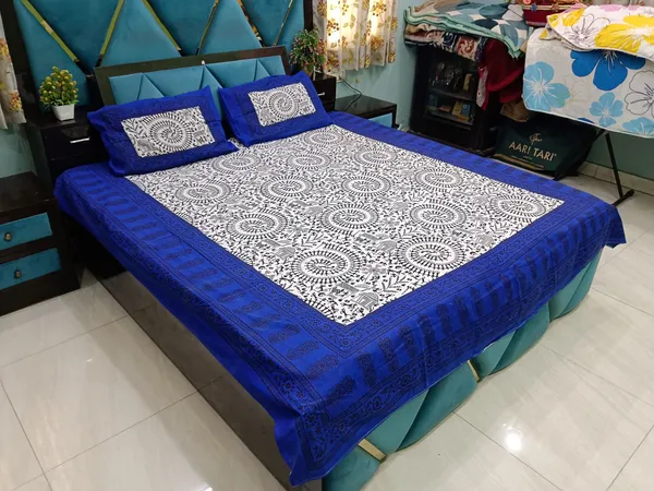 Blue_Queen_Size_Tapestry_Printed_With_2_Pillow_Cases_With_Thread_Count_(180)