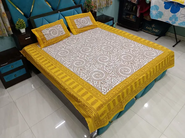 Yellow_Queen_Size_Tapestry_Printed_With_2_Pillow_Cases_With_Thread_Count_(180)