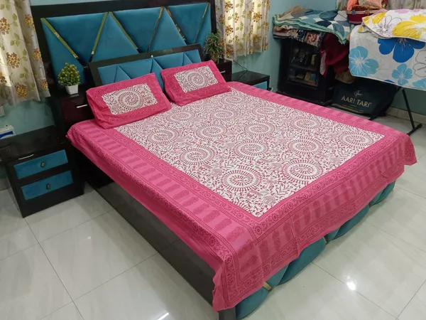 Pink_Queen_Size_Tapestry_Printed_With_2_Pillow_Cases_With_Thread_Count_(180)