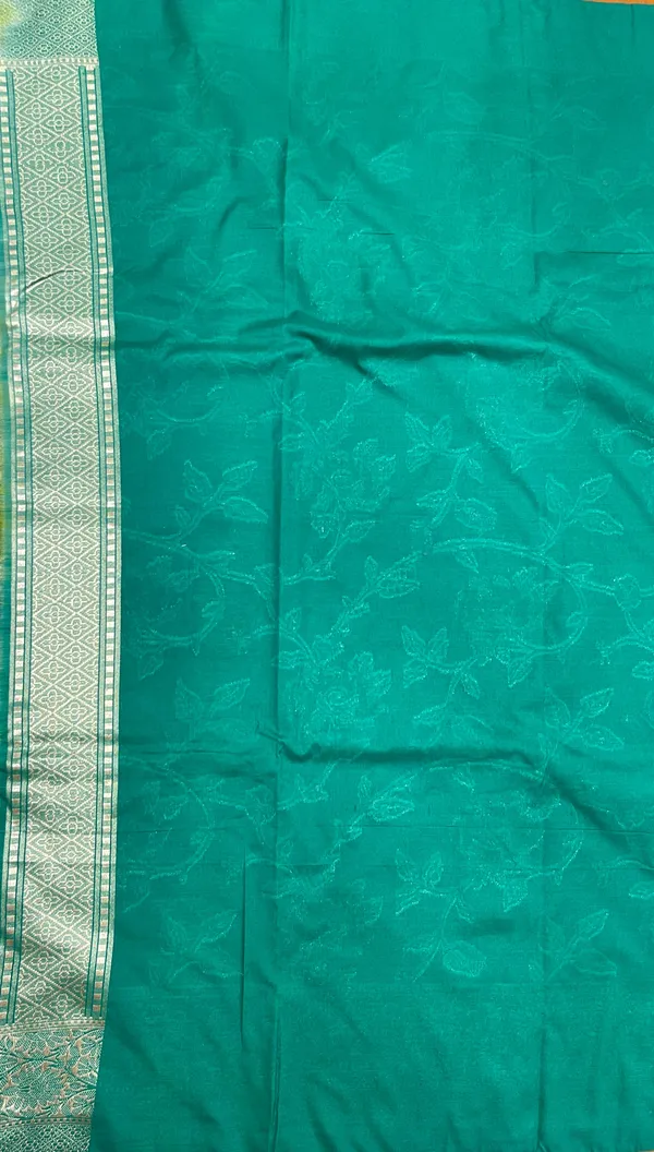 Humairah_Presents_Dark_Green_Katan_Silk_Golden_Zari_Floral_Tilfi_Mina_Jaal_Banarasi_Dual_Shade_Zari_Border_and_Floral_Jaal_Pallu_with_Green_Blouse