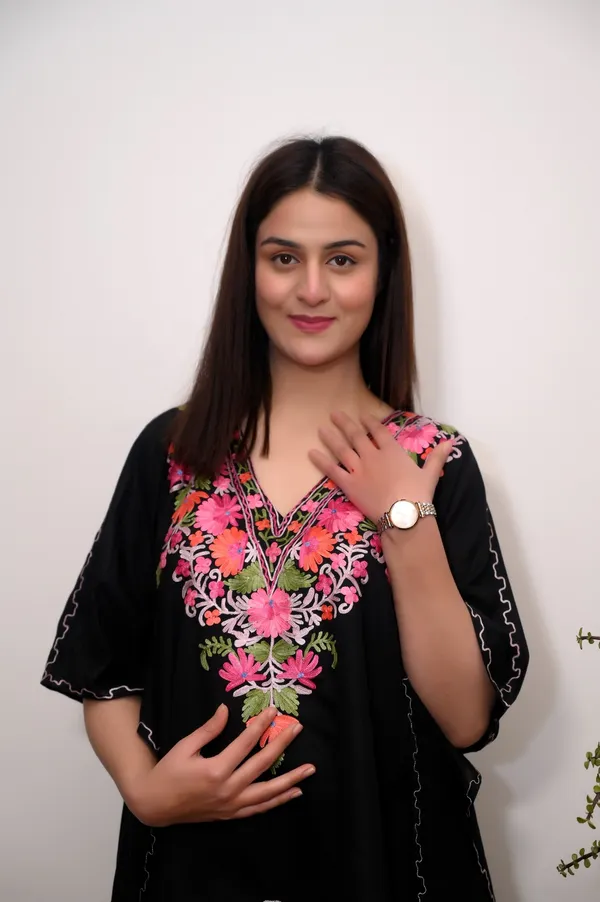 Black_Summer_Cool_Kashmiri_Aari_Embroidery_Short_Kaftaan