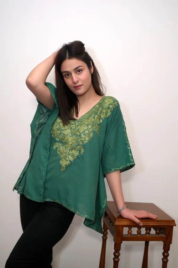 Castleton_Green_Summer_Cool_Kashmiri_Aari_Embroidery_Short_Kaftaan
