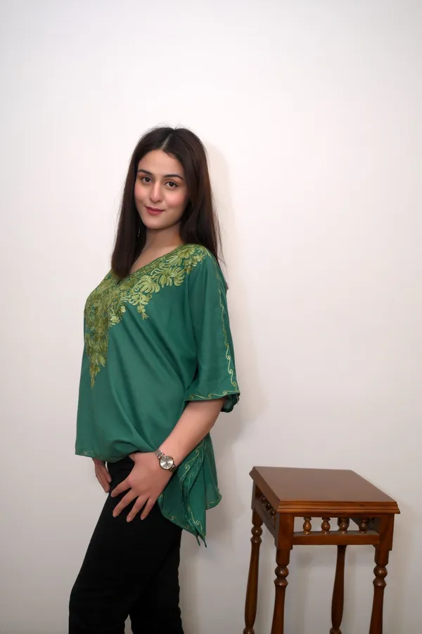 Castleton_Green_Summer_Cool_Kashmiri_Aari_Embroidery_Short_Kaftaan