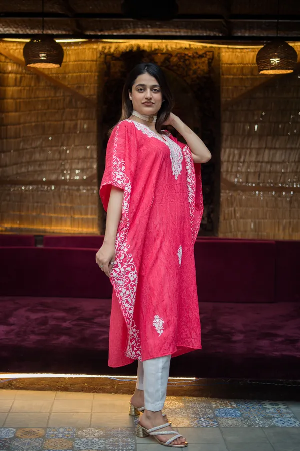 Pink_Summer_Cool_Crushed_Cotton_Kashmiri_Aari_Embroidery_Kaftaan