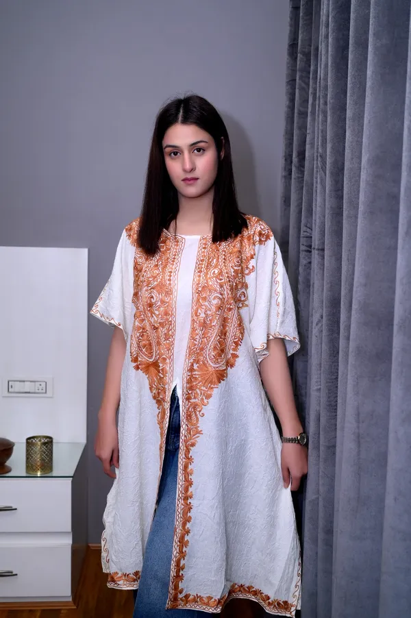 Brown_On_White_Open_Crushed_Cotton_Kashmiri_Aari_Embroidery_Kaftaan