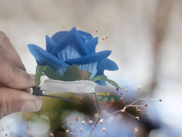 8_Pc_-_Big_Rose_Alligator_Clips_-_Blue