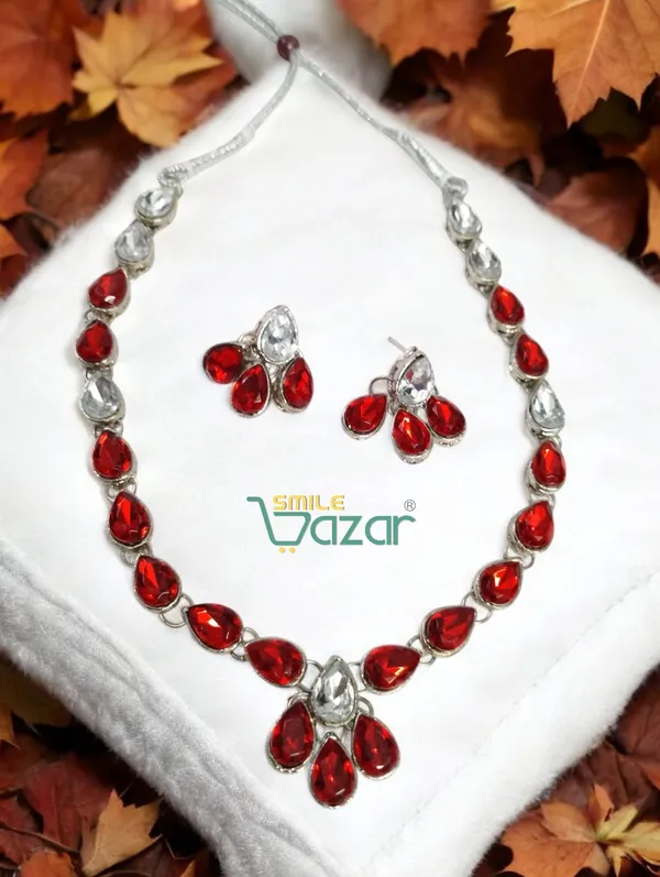 Elegant_Kundan_Necklace_Set_Adorned_With_Red_And_Clear_Kundan