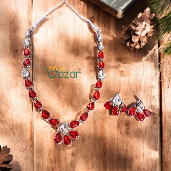 Elegant_Kundan_Necklace_Set_Adorned_With_Red_And_Clear_Kundan