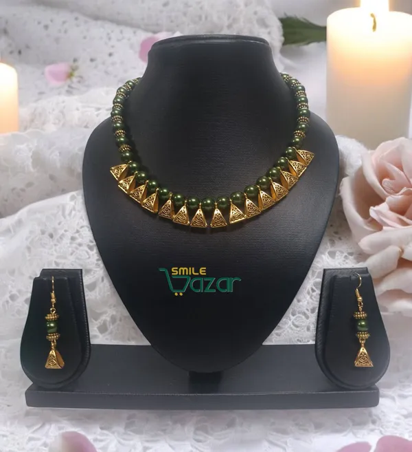 Green_Necklace_And_Earring_Set_For_Women_And_Girls