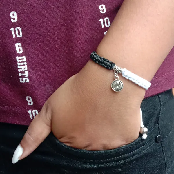 Balck_And_White_Yin_Yang_Handmade_Macrama_Unisex_Adjustable_Bracelets_Charming_Wristband_Gift_For_Special_Ones