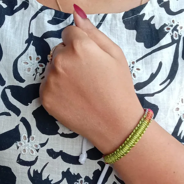 Maroon_&_Green_Shaded_Adjustable_Charming_Wristband_Handmade_Macrame_Bracelet_Friendship_Band_For_Women_And_Men
