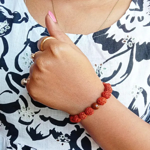 Brown_Rudraksha_With_Tiger_Eye_Bracelet_Stretchable_Energized_Wristband_Gift_For_Special_Ones.