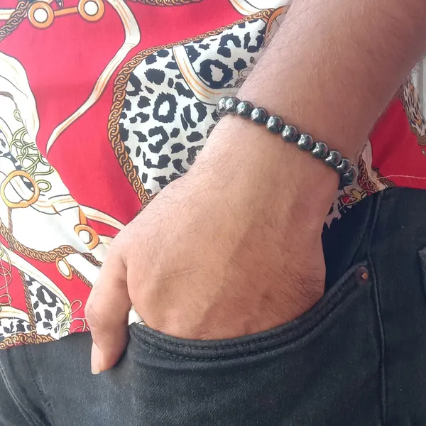 Black_Hematite_Stretchable_Bracelet_For_Protection_And_Grounding_Crystal_Healing_Gemstone_(8Mm)